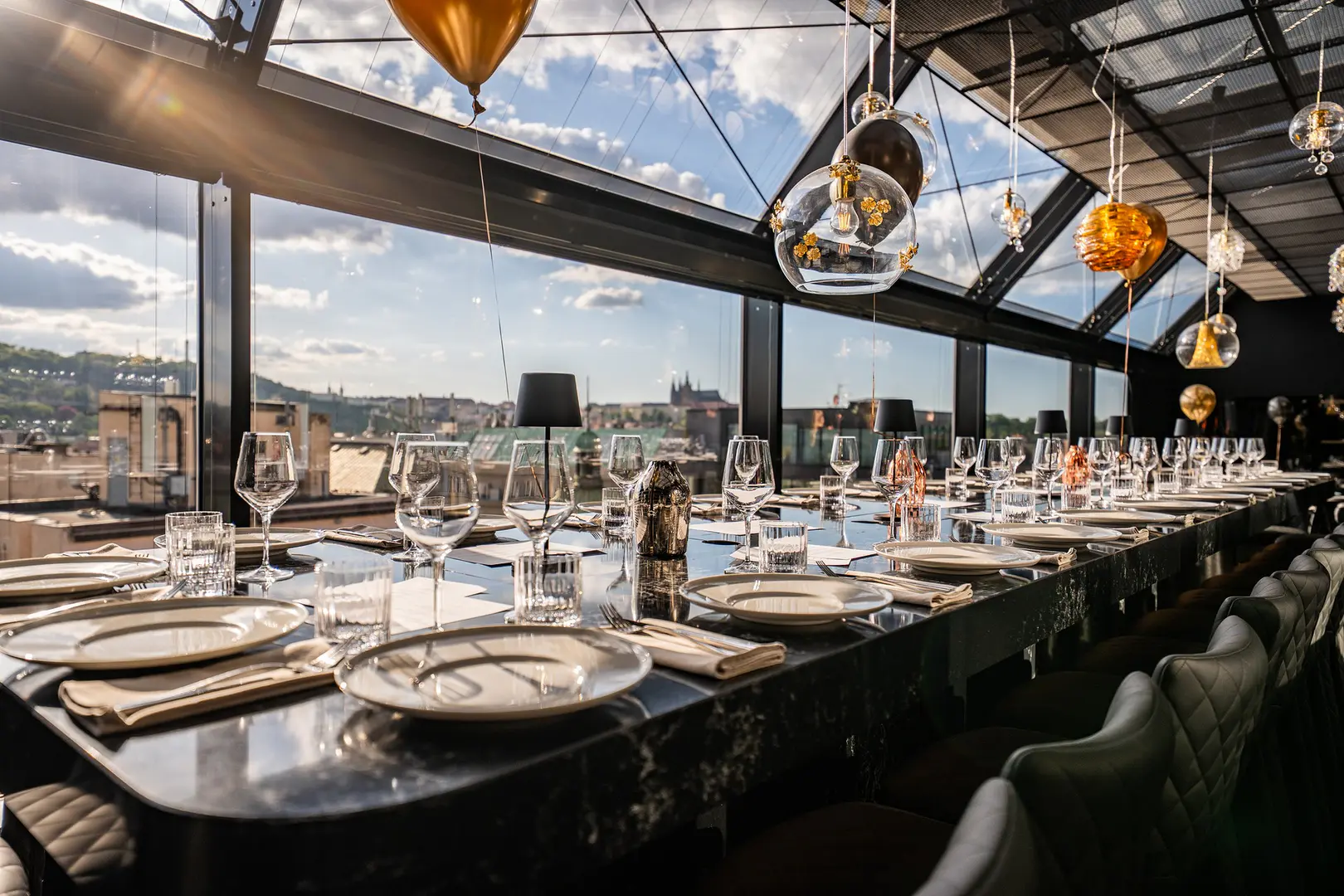 FLYVISTA_CHAMPAGNE-13.jpg_compressed_webp